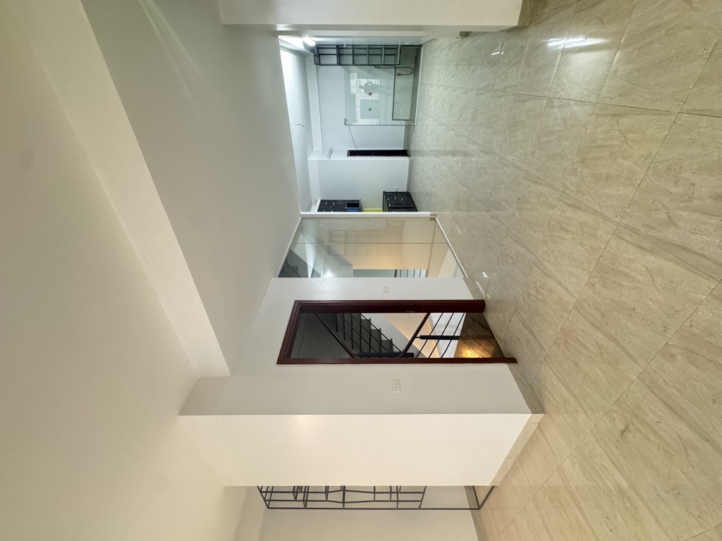3b7s-DC5FA5B5-mcq5655p_18_8.jpg