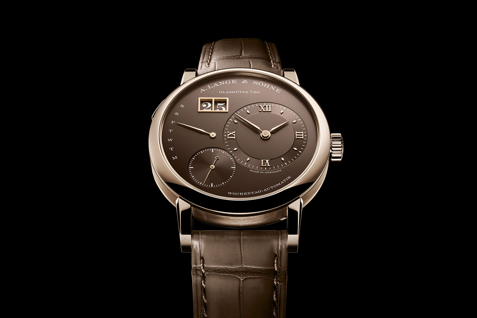 A.-Lange-Sohne-Lange-1-Daymatic-Honeygold-Featured.jpeg