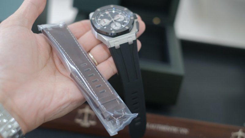 Audemars-Piguet-Offshore-26420SO-cai-can-09010000013.jpeg