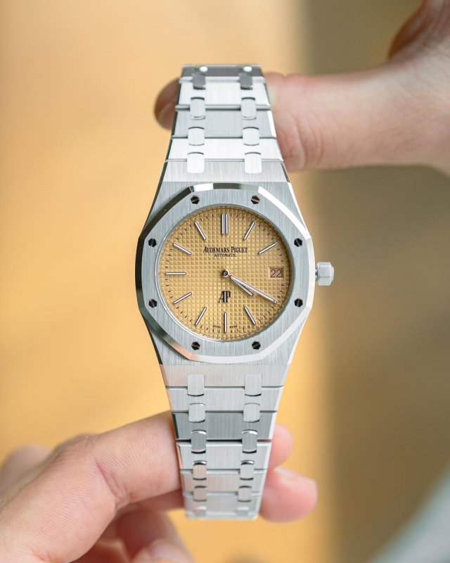 Audemars-Piguet-Royal-Oak-15202BC-by-Cai-can-0901000001 - 1.jpeg