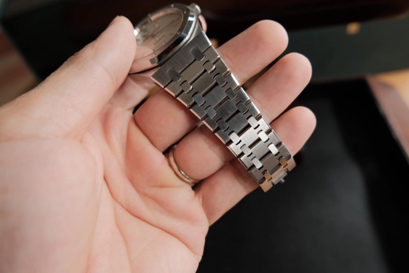 AUDEMARS-PIGUET-ROYAL-OAK-15400ST-CAI-CAN-0901000001-10.jpeg