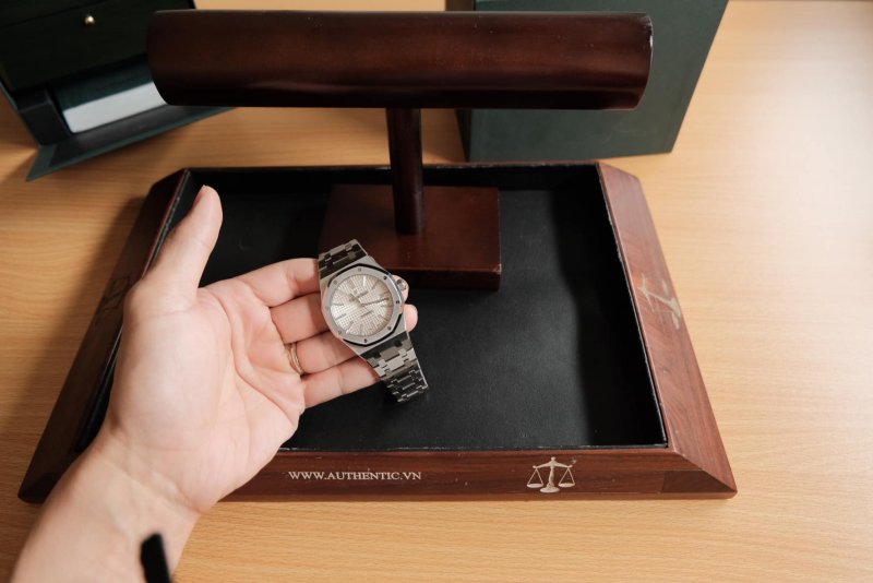 AUDEMARS-PIGUET-ROYAL-OAK-15400ST-CAI-CAN-0901000001-14.jpeg