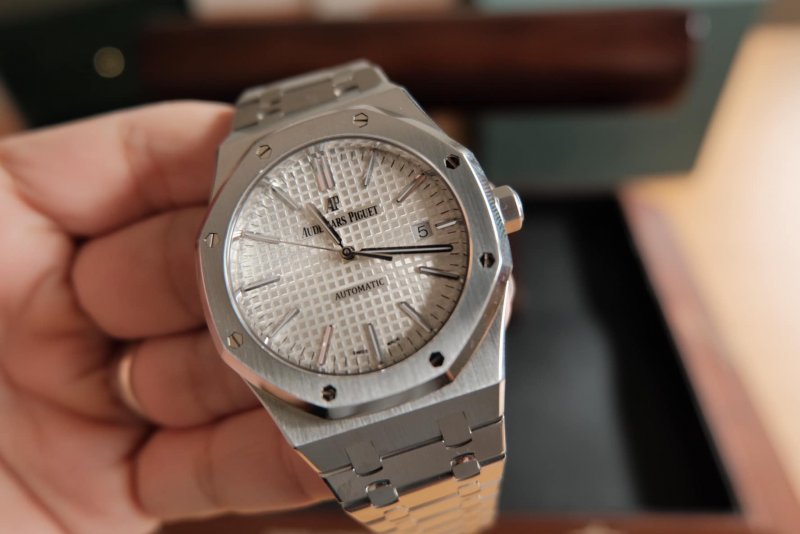 AUDEMARS-PIGUET-ROYAL-OAK-15400ST-CAI-CAN-0901000001-15.jpeg