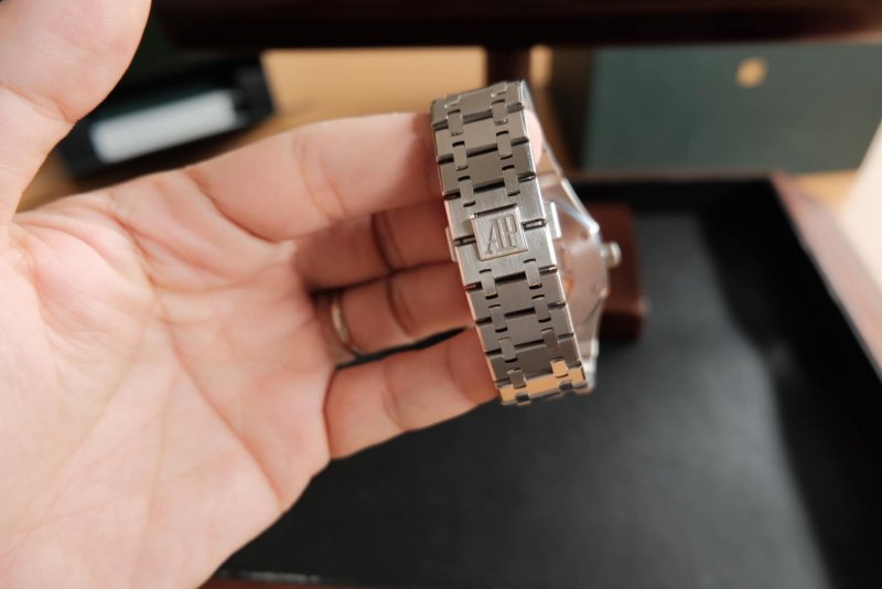 AUDEMARS-PIGUET-ROYAL-OAK-15400ST-CAI-CAN-0901000001-188.jpeg