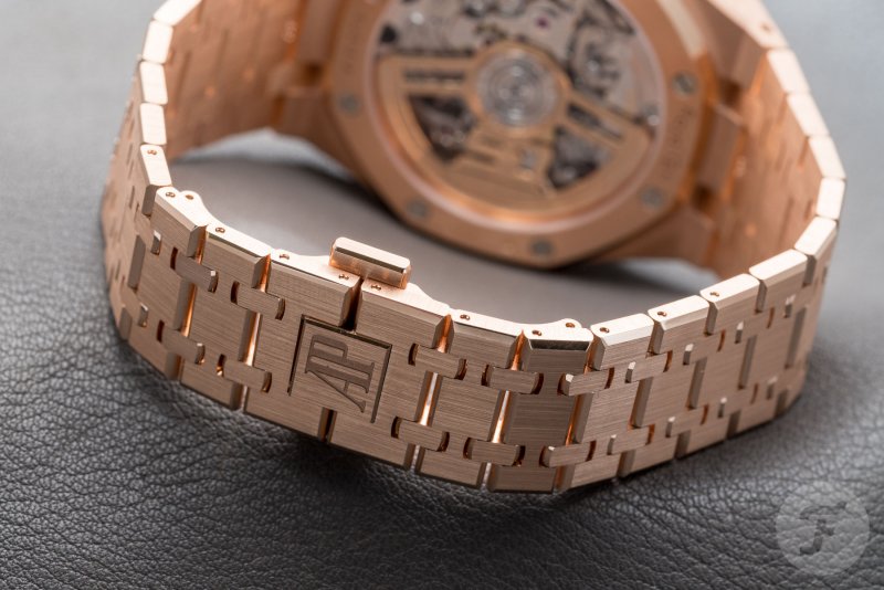 audemars-piguet-royal-oak-26240OR-50-anniversary-Cai-can-0901000001-1.jpeg