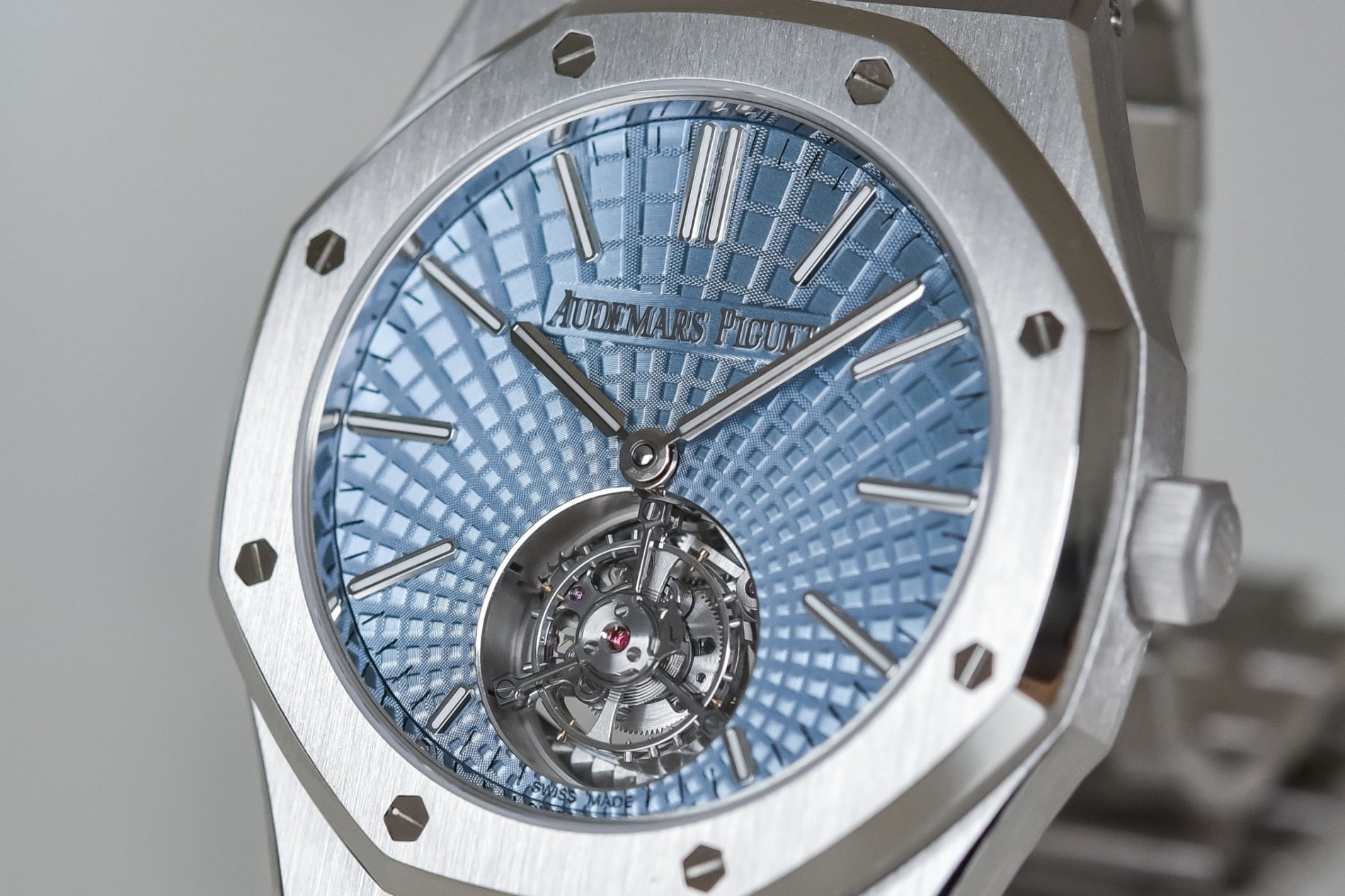 audemars-piguet-royal-oak-26535PT-flying-tourbillon-41mm-platinum-light-blue-dial-3.jpeg