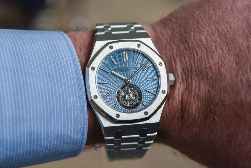 audemars-piguet-royal-oak-26535PT-flying-tourbillon-41mm-platinum-light-blue-dial-.jpeg