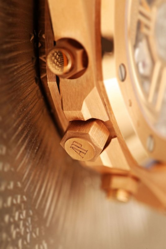 Audemars-Piguet-Royal-Oak-Chronograph-26239OR-6.jpeg