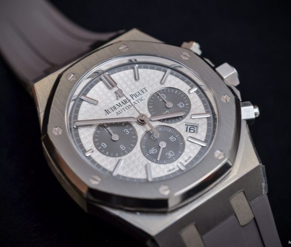 Audemars-Piguet-Royal-Oak-Chronograph-QEII-Cup-2015-Limited-Edition-5-768x509.jpg