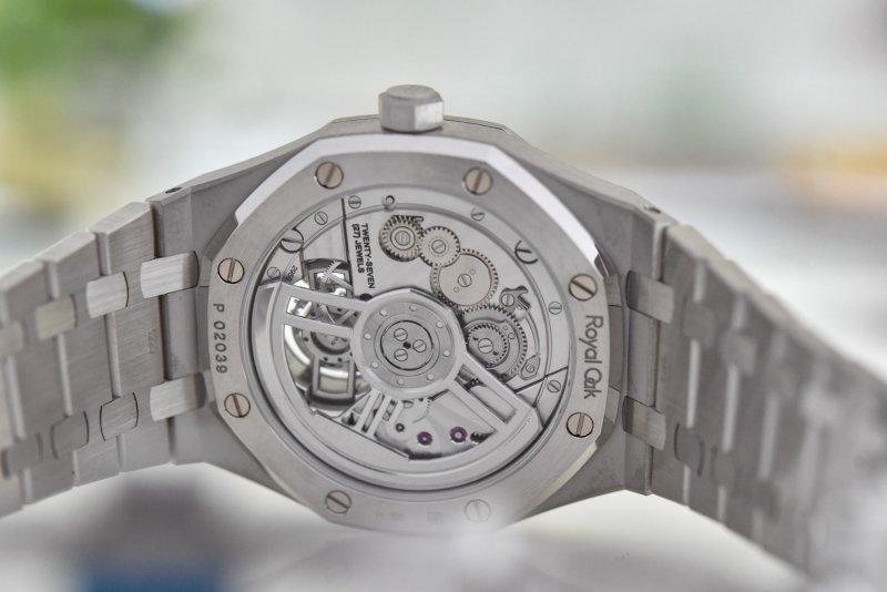 Audemars-Piguet-Royal-Oak-Selfwinding-Flying-Tourbillon-41mm-Platinum-Light-Blue-Dial-26530PT....jpg