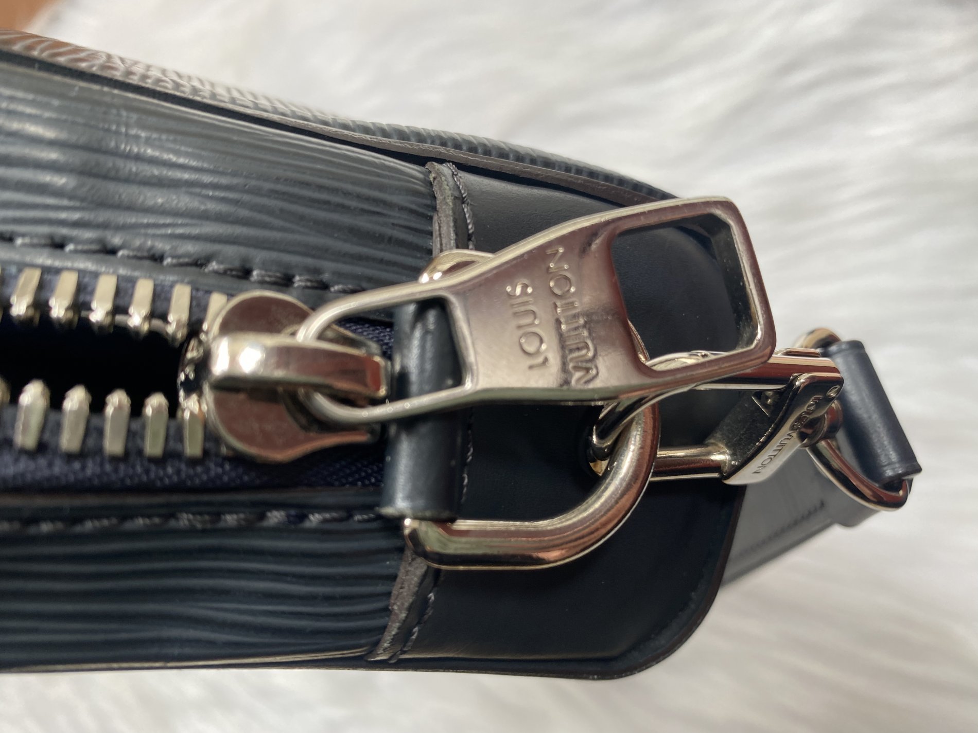Louis Vuitton Taschen Kasai Clutch - Kicks Galeria