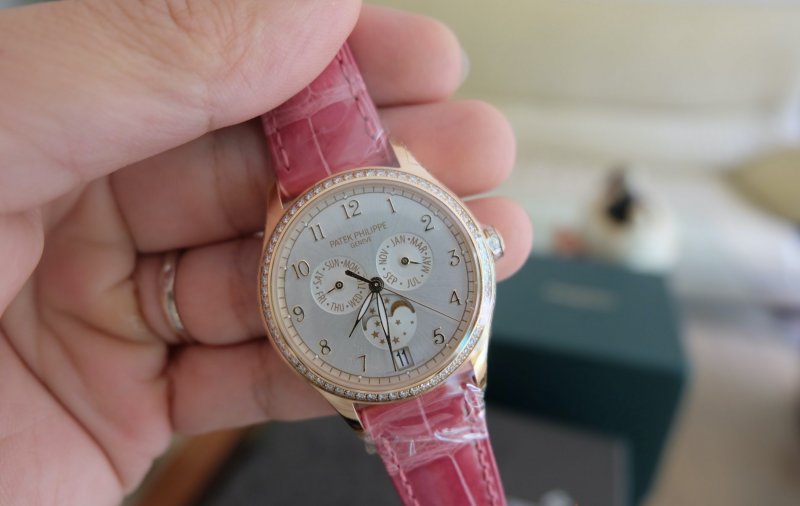 ban dong ho patek philippe 4947R vang hong diamond. 2.jpeg