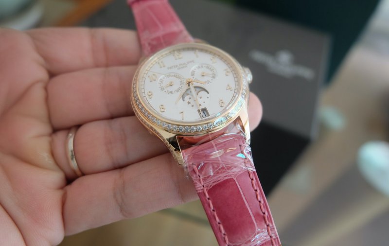 ban dong ho patek philippe 4947R vang hong diamond. 4.jpeg