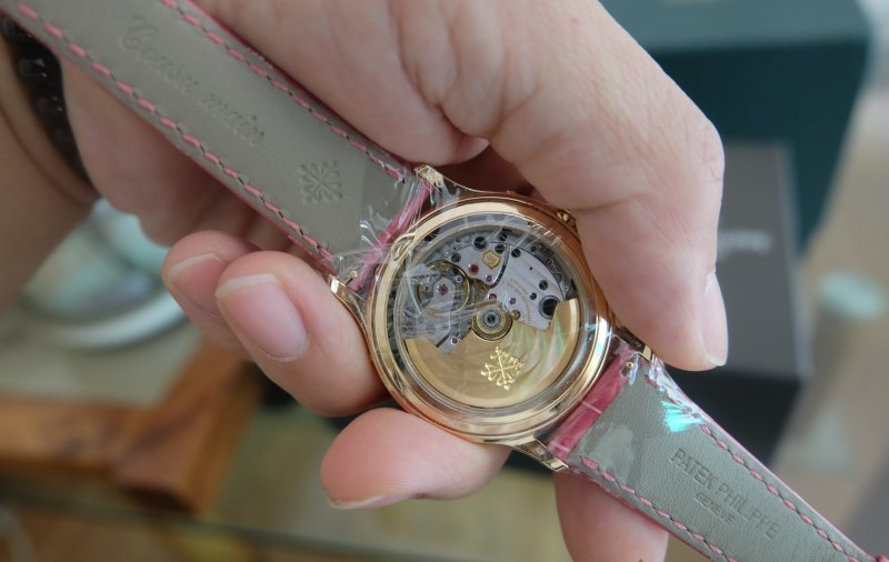 ban dong ho patek philippe 4947R vang hong diamond. 5.jpeg