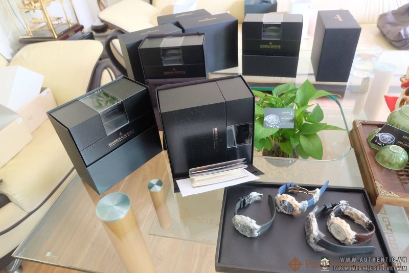 ban DONG HO VACHERON CONSTANTIN OVERSEAS CHRONOGRAPH ROSE GOLD NEW FULLBOX 1.jpg
