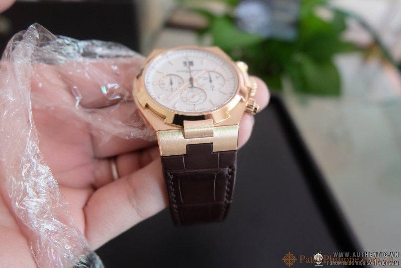 ban DONG HO VACHERON CONSTANTIN OVERSEAS CHRONOGRAPH ROSE GOLD NEW FULLBOX 8.jpg