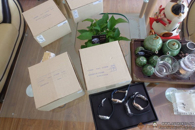 ban DONG HO VACHERON CONSTANTIN OVERSEAS CHRONOGRAPH ROSE GOLD NEW FULLBOX.jpg