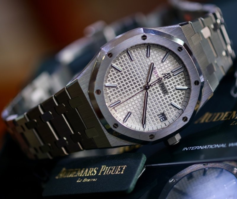Dong-ho-Audemars-Piguet-Royal-Oak-15500st-oo-1220st-04_1.jpg