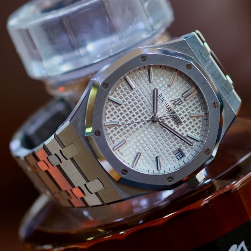 Dong-ho-Audemars-Piguet-Royal-Oak-15500st-oo-1220st-04_2.jpg