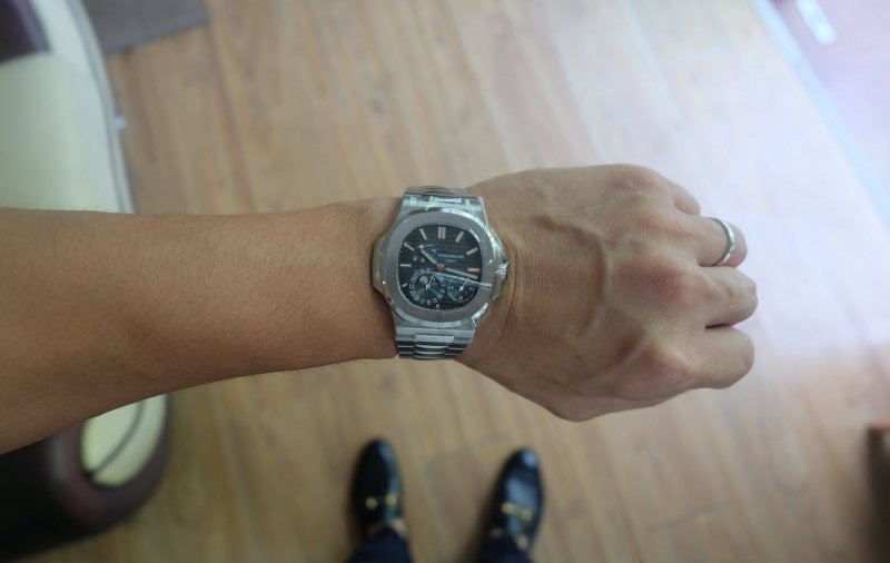 Dong-ho-Patek-Philippe-Nautilus-5712_1A-thep-steel-fullbox-moi 7.jpeg