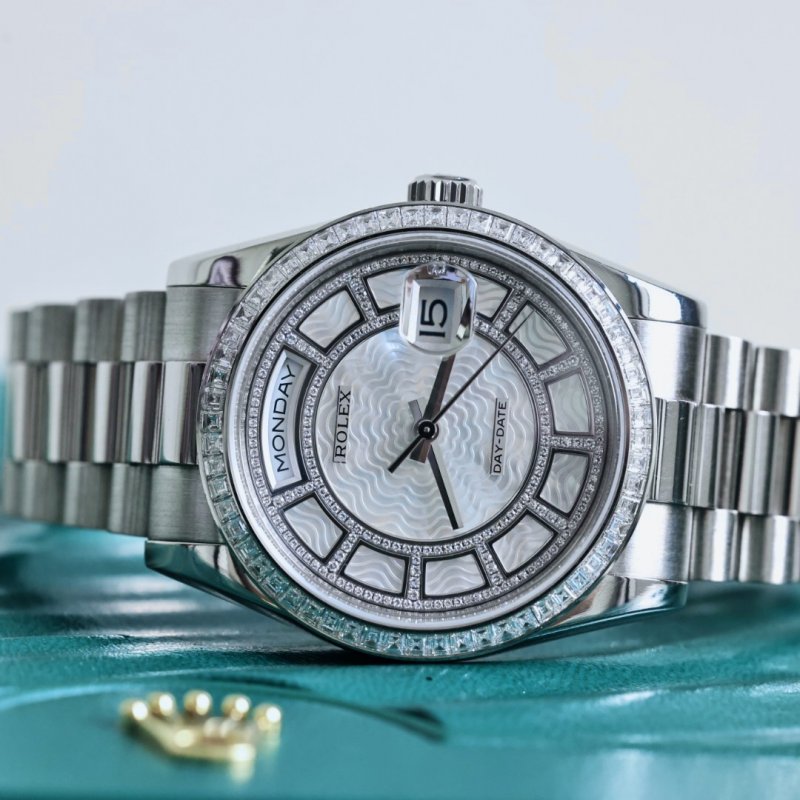 Đồng hồ Rolex Day-Date 118399 mặt số đặc biệt vành kim cương (2).jpg