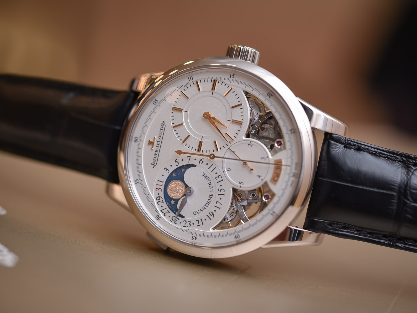Jaeger-LeCoultre-Duometre-Quantieme-Lunaire-in-white-gold-and-opened-dial-2.jpeg