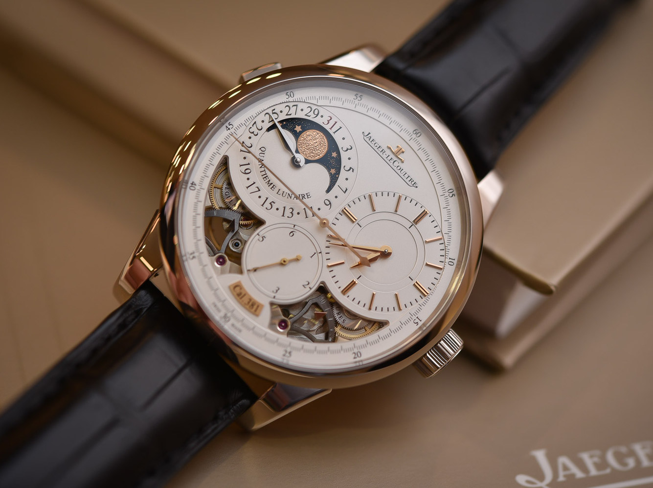 Jaeger-LeCoultre-Duometre-Quantieme-Lunaire-in-white-gold-and-opened-dial-5.jpeg