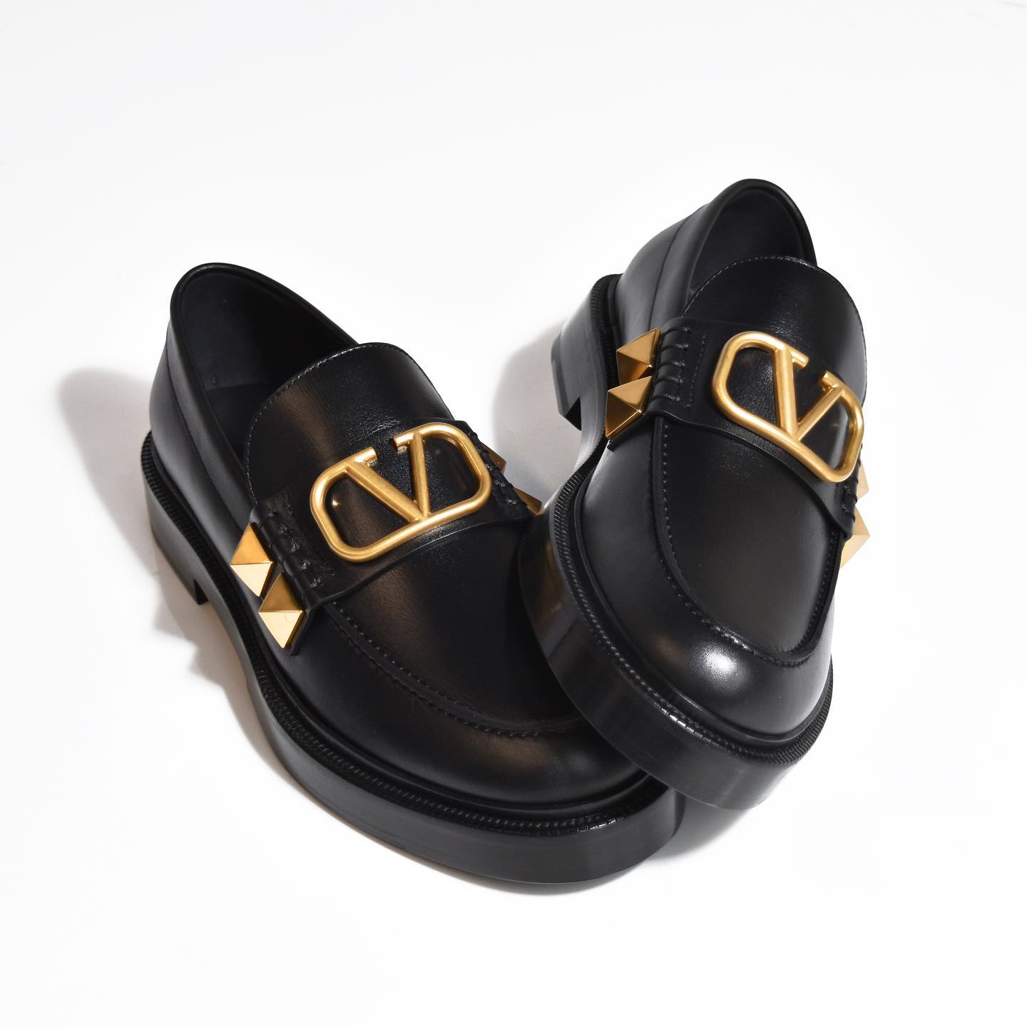 LOAFER valentino FGHJKHTERW.jpg