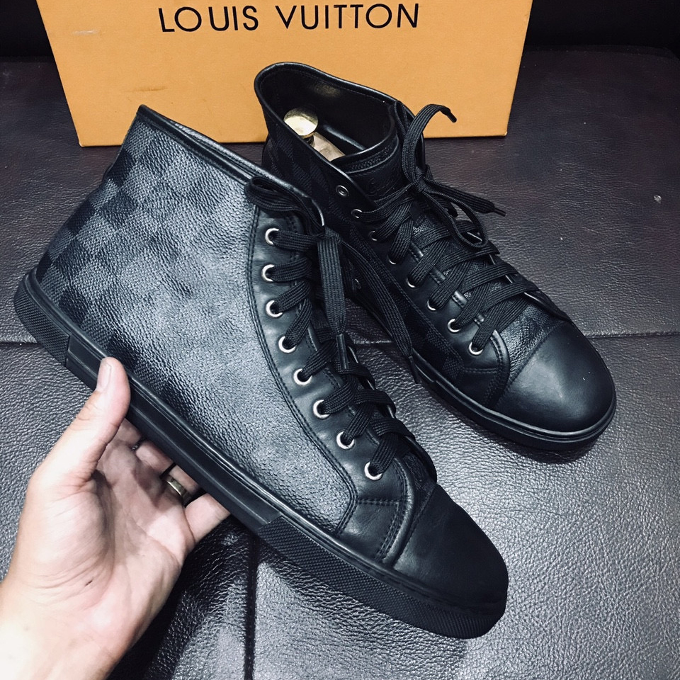 LV Sneaker (20).jpg