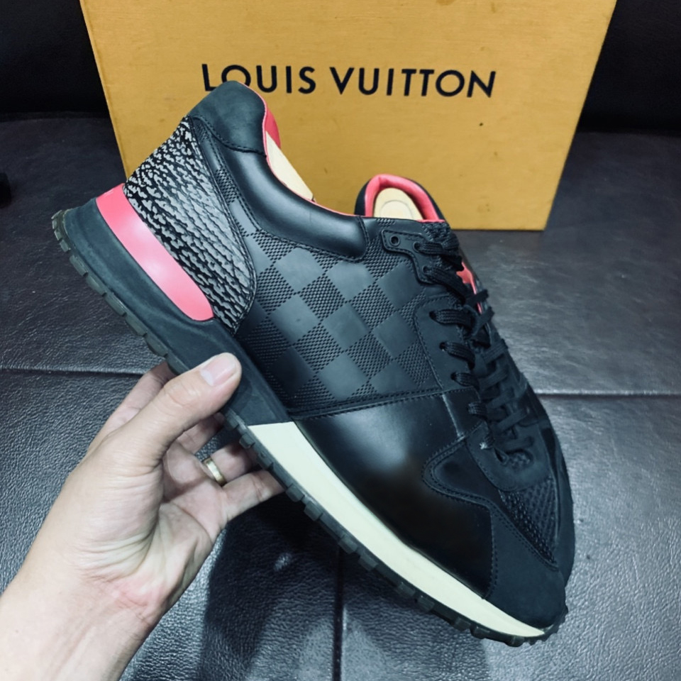 LV Sneaker (39).jpg