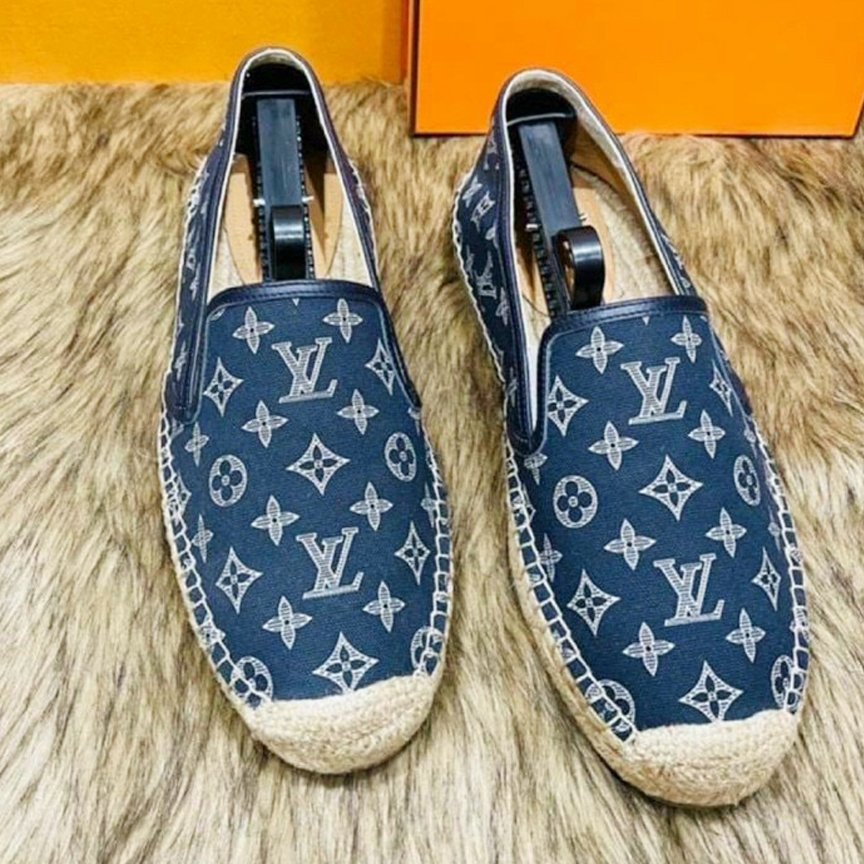 LV Sneaker (99).jpg