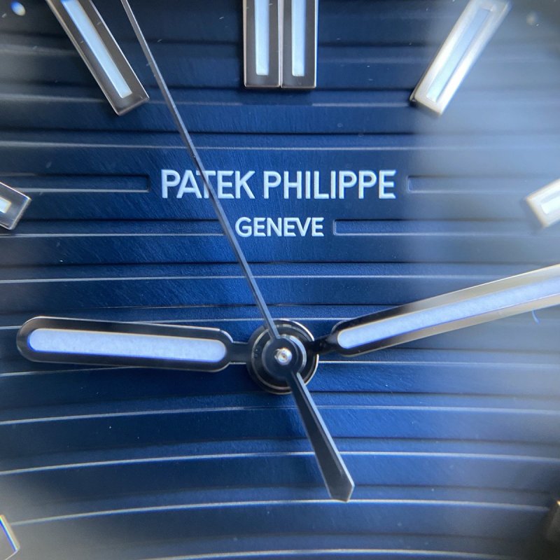 patek-5811g-02.jpeg