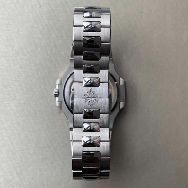 patek-5811g-3-1220x1220.jpeg