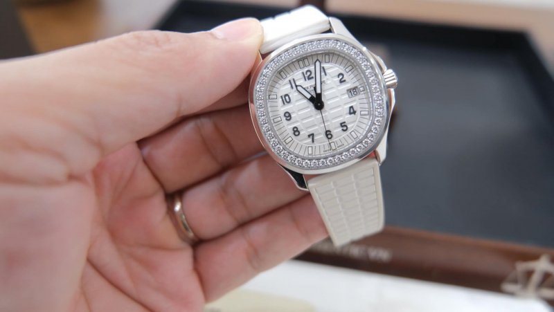 patek-philippe-aquanaut-5067A- cai-can-0901000001-4.jpeg