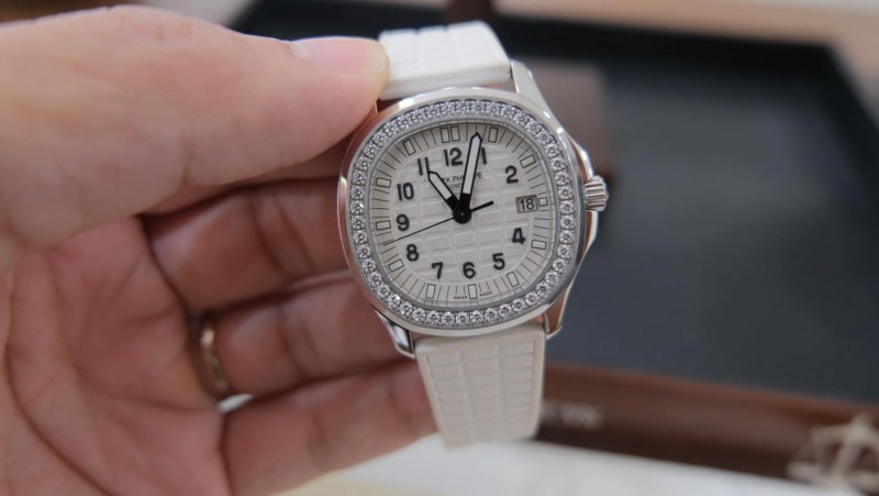 patek-philippe-aquanaut-5067A- cai-can-0901000001-5.jpeg
