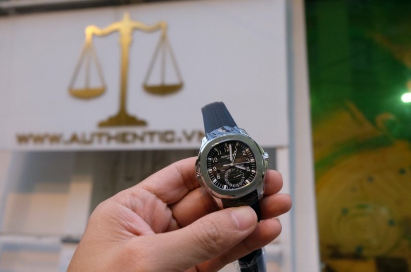 patek-philippe-aquanaut-5164A-cai-can-0901000001-1 6.jpeg