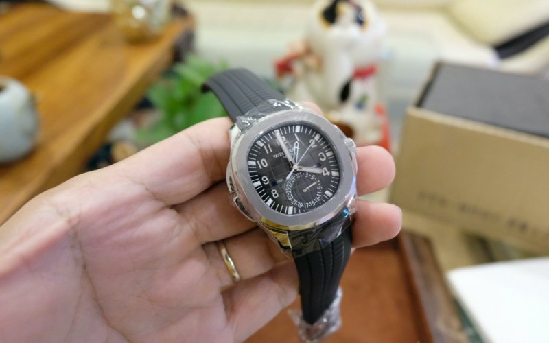 patek-philippe-aquanaut-5164A-cai-can-0901000001-1 688.jpeg