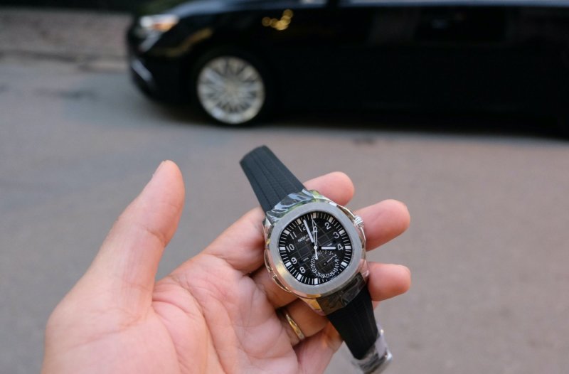 patek-philippe-aquanaut-5164A-cai-can-0901000001-1 8.jpeg