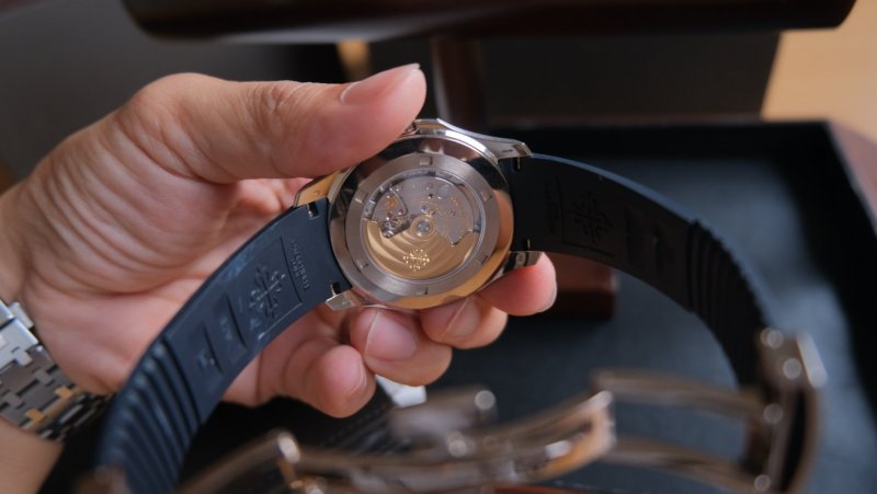 Patek-philippe-aquanaut-5168G-cai-can-0901000001-5.jpeg