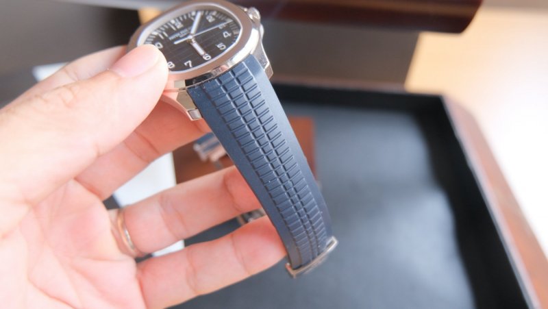 Patek-philippe-aquanaut-5168G-cai-can-0901000001-7.jpeg
