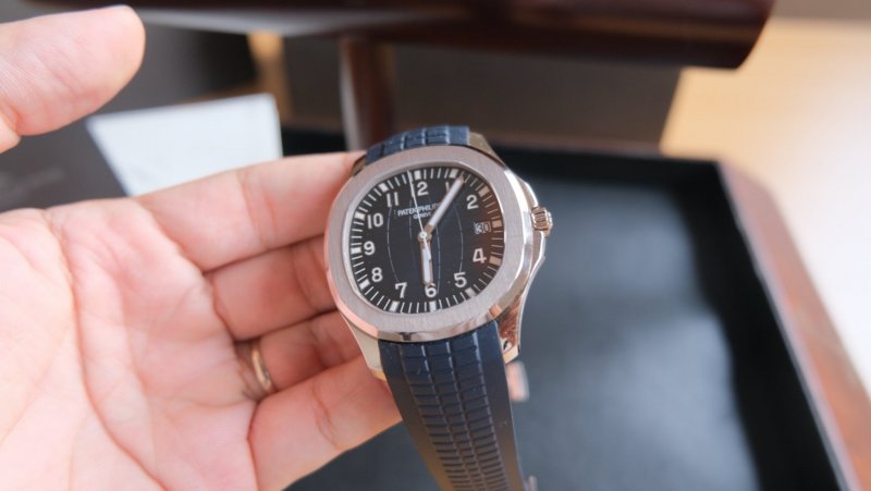 Patek-philippe-aquanaut-5168G-cai-can-0901000001-9.jpeg