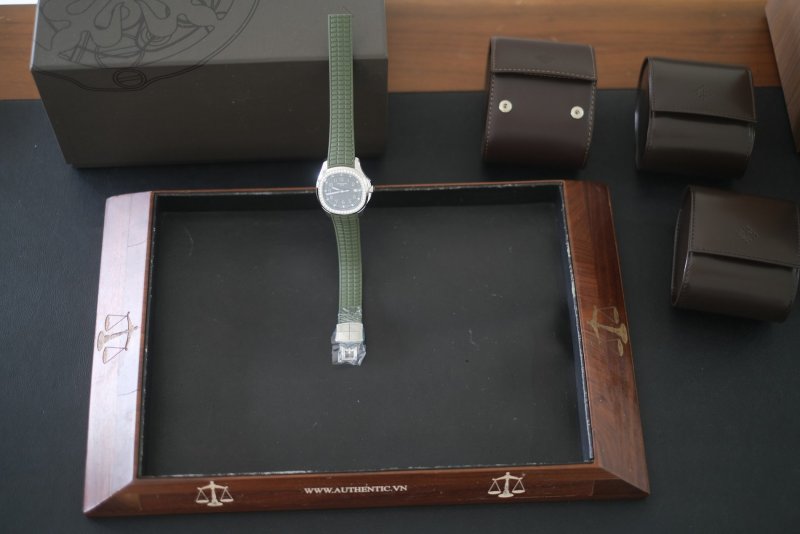 Patek philippe Aquanaut 5267A Khaki Green caican 0901000001.  2.jpeg