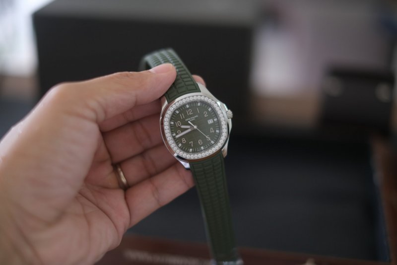 Patek philippe Aquanaut 5267A Khaki Green caican 0901000001  3.jpeg