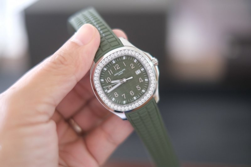 Patek philippe Aquanaut 5267A Khaki Green caican 0901000001  4.jpeg