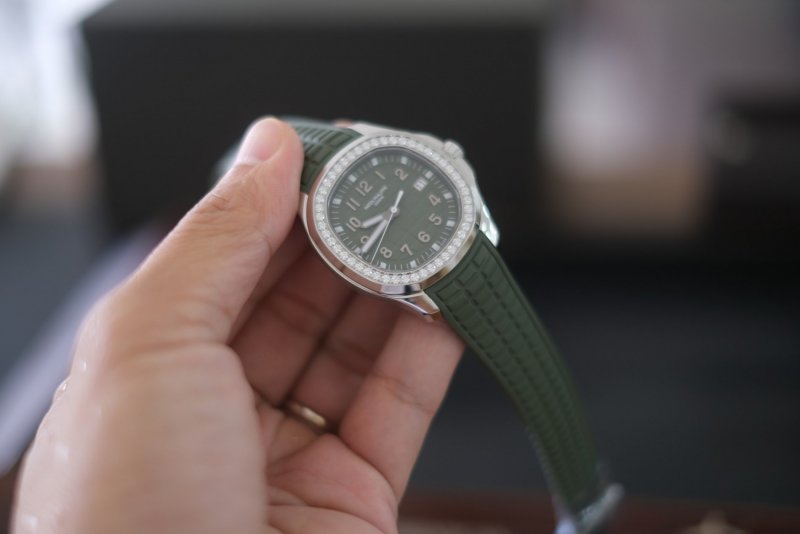 Patek philippe Aquanaut 5267A Khaki Green caican 0901000001  5.jpeg