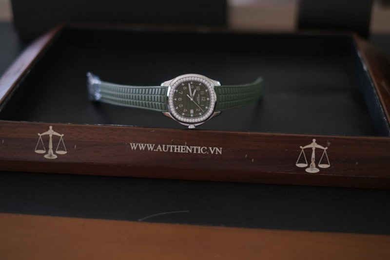 Patek philippe Aquanaut 5267A Khaki Green caican 0901000001 .jpeg
