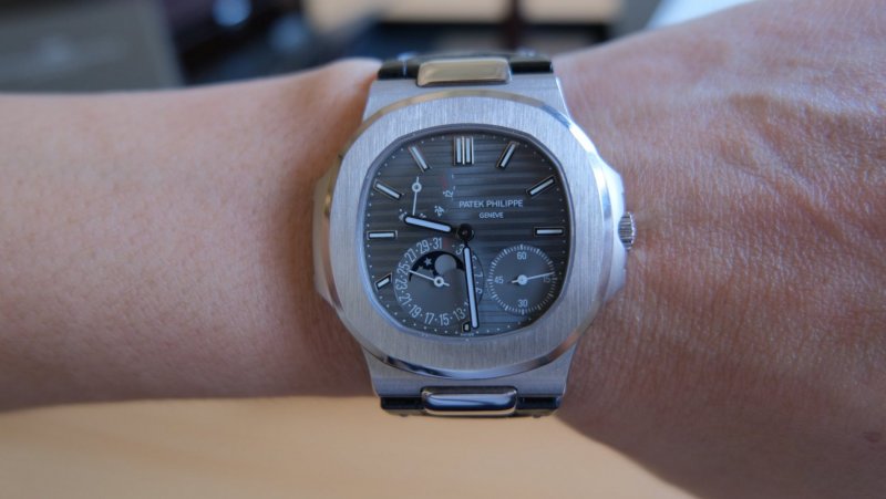 patek-philippe-nautilus-5712G-cai-can-0901000001-1.jpeg