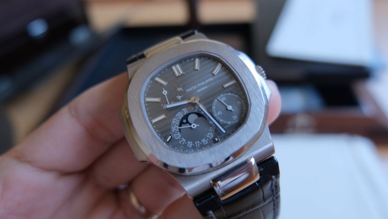 patek-philippe-nautilus-5712G-cai-can-0901000001-10.jpeg