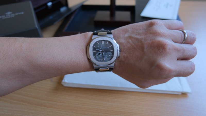 patek-philippe-nautilus-5712G-cai-can-0901000001-2.jpeg