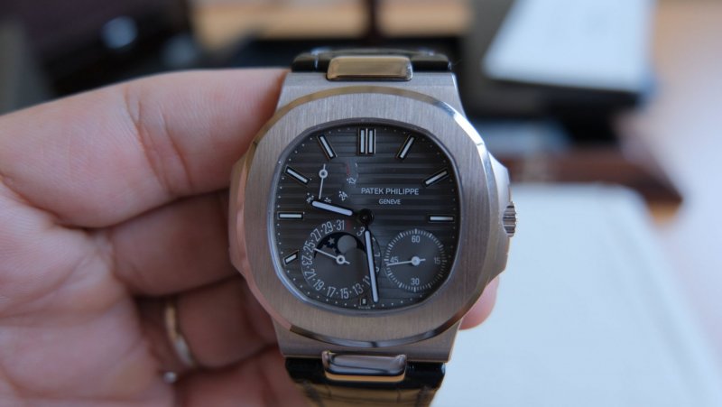 patek-philippe-nautilus-5712G-cai-can-0901000001-3.jpeg